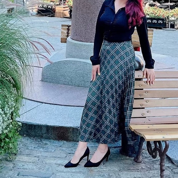 Midi skirt from Suzy Shier - Picture 2 of 5